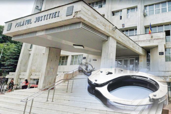 Închisoare și daune de 70.000 de euro pentru cei care au înjunghiat o tânără, în scara unui bloc de pe strada Minerilor