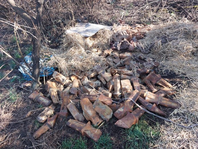 A furat 200 de dinți de excavator din Cariera Roșia. Făptașul, identificat