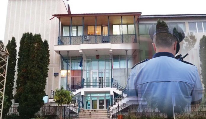 Un polițist din Bustuchin se află de peste un an de zile sub control judiciar într-un dosar de corupere sexuală a unui minor