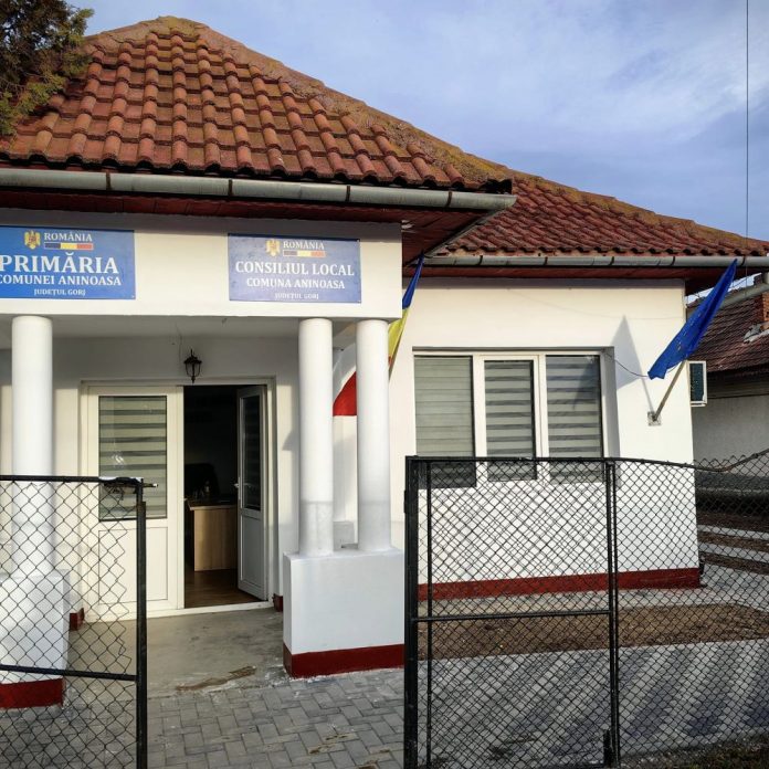 Începe modernizarea sediului primăriei din Aninoasa. Angajații s-au mutat la bibliotecă!