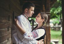 Spectacol folcloric, de Dragobete, la Târgu Jiu