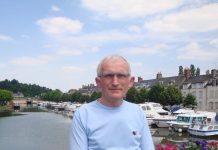 Istoricul Dumitru CAUC şi poezia nostalgiei anotimpurilor – ,,Am fost prin viaţă pelerin,/ Drumeţ netemător de drum,/ Am respirat al ei parfum,/ Dorind să o-nţeleg deplin”!