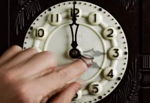 Ziua cu 23 de ore. Când trecem la ora de vară