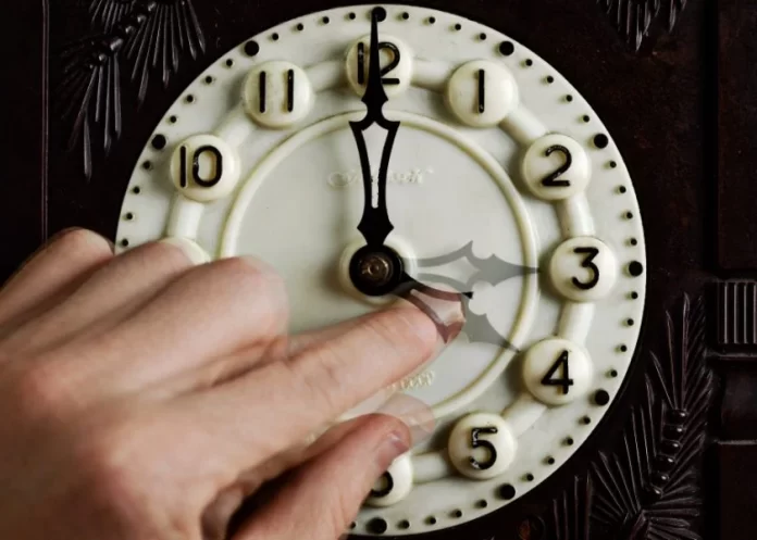 Ziua cu 23 de ore. Când trecem la ora de vară