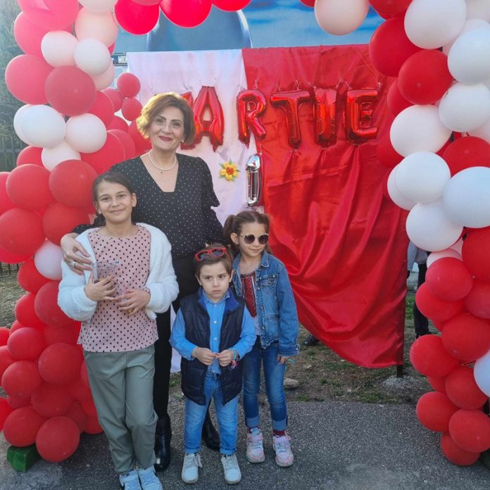 Sute de participanți, la Târgul de Mărțișoare de la Școala Gimnazială ,,Pompiliu Marcea”