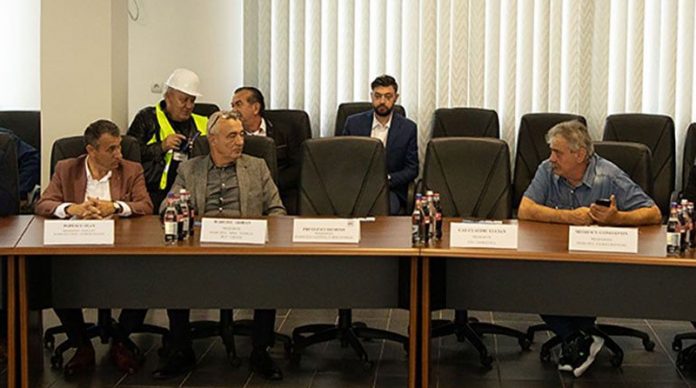 Un singur director CEO la negocierile cu sindicatele. Divergențe între șefii companiei