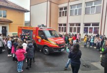 Elevi evacuați din școală. Exercițiu ISU Gorj