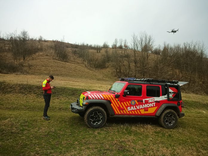 FOTO/VIDEO|Femeia din Stoina, căutată cu drone care folosesc inteligența artificială și un câine de urmă