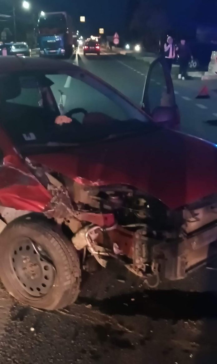 Accident cu doi răniți, la Drăguțești