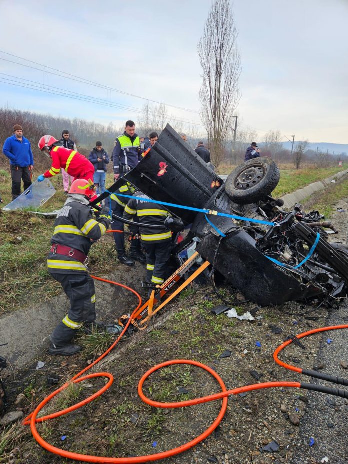 FOTO/VIDEO| Victima din accidentul de la Vârț, descarcerată și transportată la spital