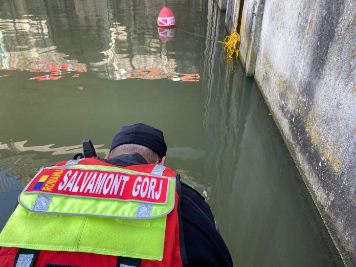 FOTO, VIDEO: Salvamont Gorj caută trupul femeii care s-a înecat în Olt