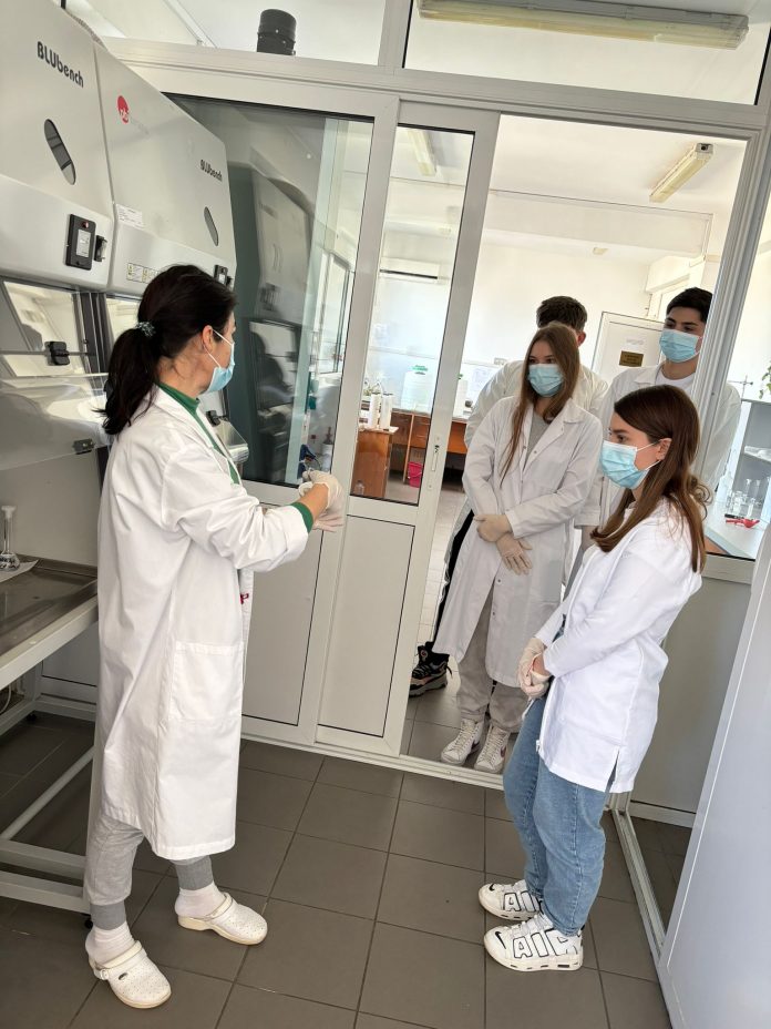 Experimente în laboratoarele Aparegio pentru elevii de la Colegiul Tehnic Târgu Jiu