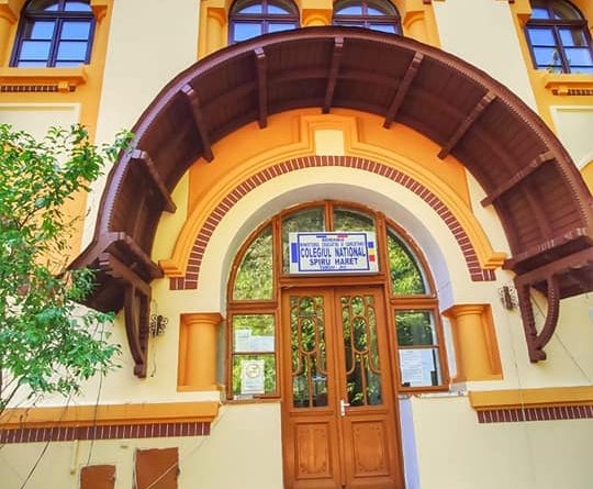 Elevi ai unor licee din Târgu Jiu, premiați la Concursul de Informatică ”Info-Oltenia”