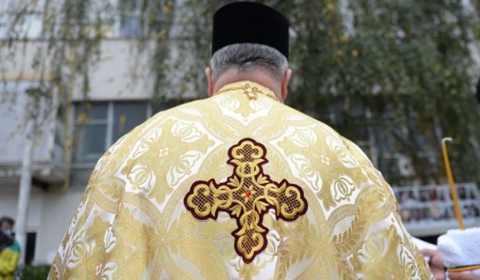 BOR: Preoții pot candida, ca independenți, la funcțiile de consilieri locali și județeni. Îndreptarul Sfântului Sinod