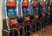 A furat banii de la fostul loc de muncă și i-a jucat la păcănele