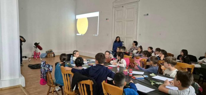 Aproape 300 de copii, la Atelierele de Astronomie și Viitor Verde de la Muzeul Județean