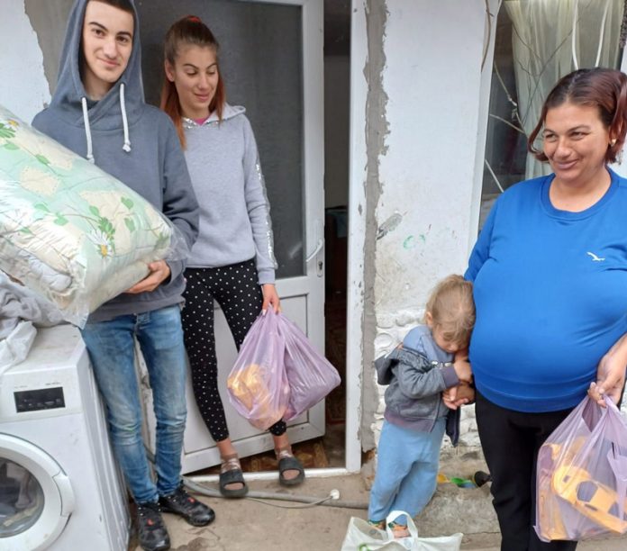 VIDEO: Caravana ,,Donezi o jucărie, dăruiești un zâmbet!”, derulată de cotidianul ,,Gorjeanul”, a poposit la zeci de copii din Bâlteni