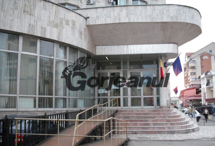 Proprietarii unui apartament și ai unui teren din Târgu Jiu, executați silit de Fisc