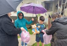 VIDEO: Zâmbete într-o zi mohorâtă. Campania Gorjeanul a ajuns la zeci de copii din Prigoria și Roșia de Amaradia