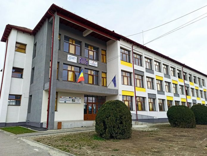 Post de paznic la un liceu din Gorj