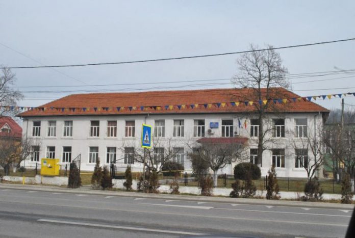 Mobilier și echipamente didactice noi, în unitățile de învățământ din Rovinari și Bâlteni