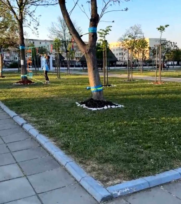 Parc cu tiroliene și hamace, la Rovinari