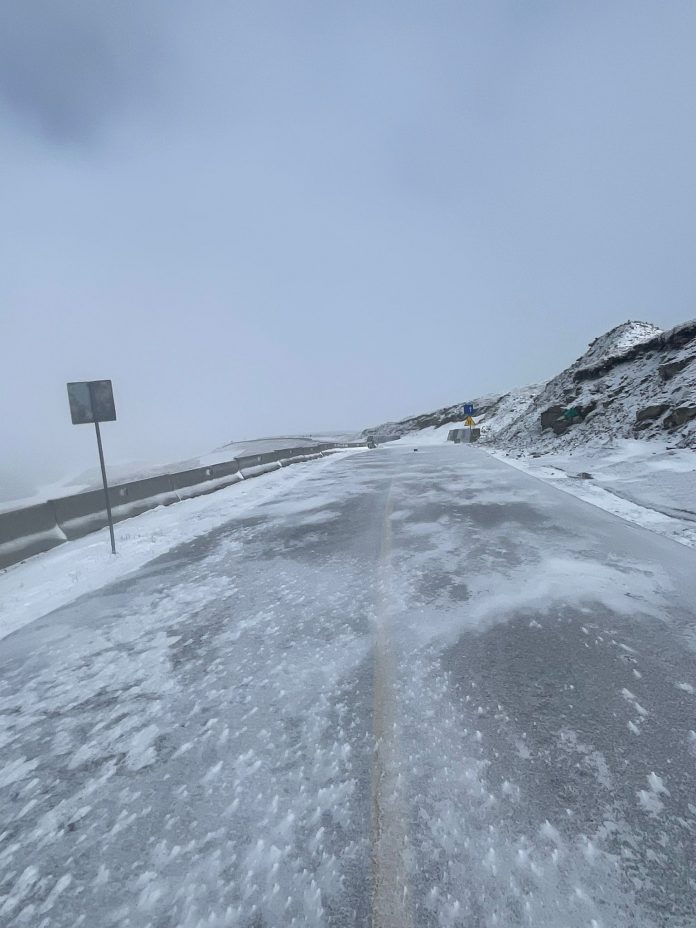 FOTO, VIDEO: Viscol pe Transalpina