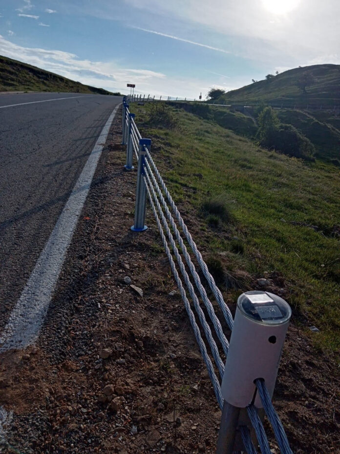 Au demontat un parapete pe Transalpina, la concursul de raliu. Ce riscă autorii!