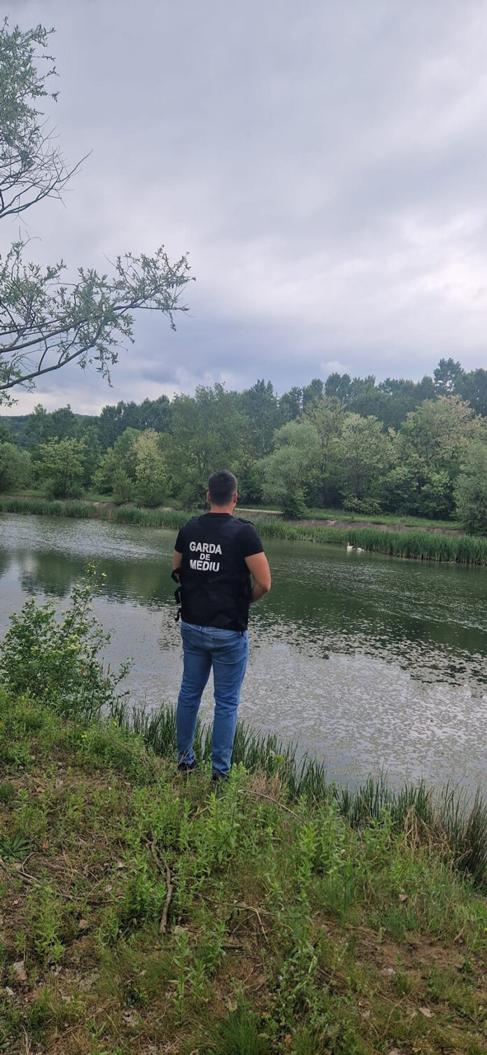 Prohibiție: Pescari amendați