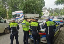 FOTO: Autovehiculele de transport persoane și mărfuri, verificate de agenții de la Rutieră