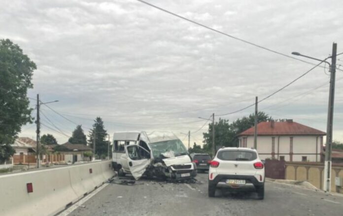 Șofer din Gorj, rănit într-un accident produs în această dimineață, la Brădești