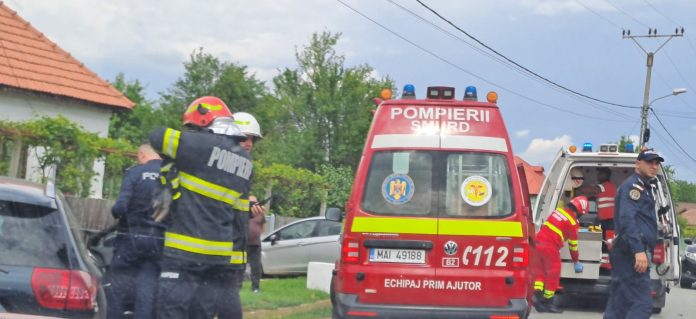 Două persoane, rănite într-un accident produs la Drăgoeni