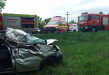 Accident grav la Drăgoeni: Un microbuz s-a izbit de un copac. Cinci persoane rănite!