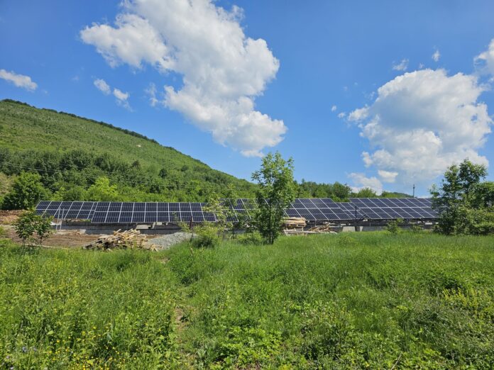 O mie de panouri montate la parcul fotovoltaic de la spitalul din Dobriţa