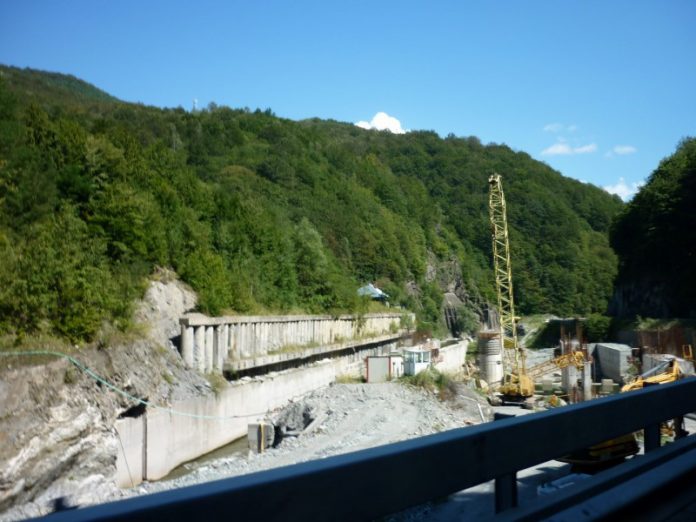 Noi discuții pentru reluarea investiției hidroenergetice Bumbești-Livezeni