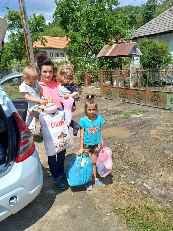 Campania ,,Donezi o jucărie, dăruiești un zâmbet” a ajuns la final. Am smuls zâmbete de la peste 40 de copii din Aninoasa