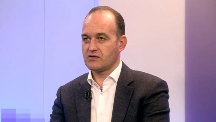 de02b806-e747-4d57-a883-edf85301010f