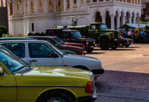 „Retromobil vine în orașul tău”. Expoziție de mașini de epocă la Târgu Jiu