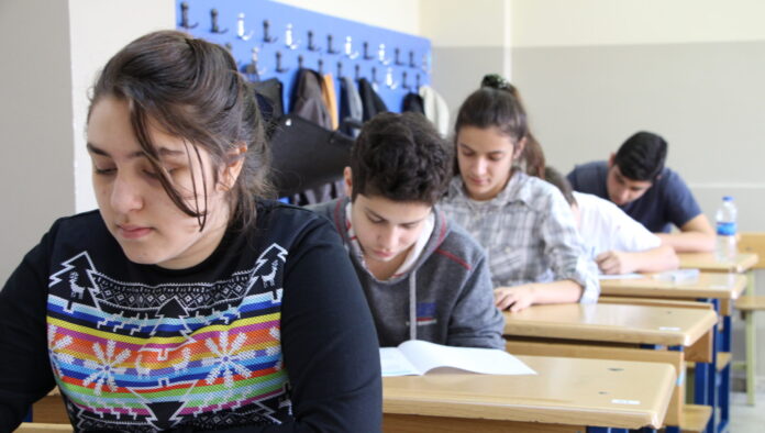 Vacanța de vară a elevilor, mai scurtă. Proprietarii de hoteluri, afectați