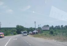 Accident între un autobuz și un autoturism. O femeie a fost rănită