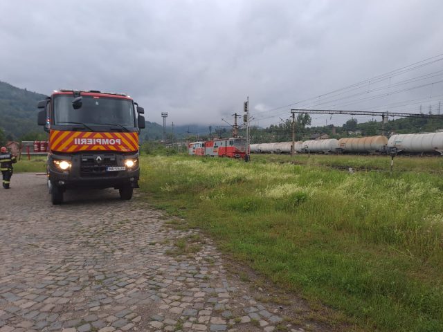 Locomotivă în flăcări lângă stația Petroșani