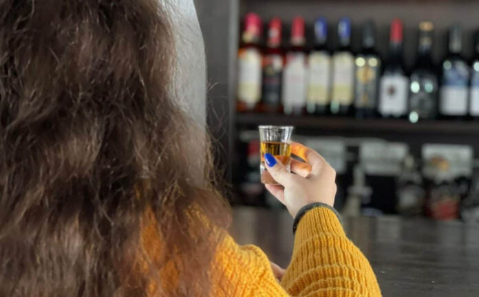 Magazin renumit din Târgu Jiu, închis 30 de zile, după ce a vândut băuturi alcoolice unui minor în vârstă de 15 ani!