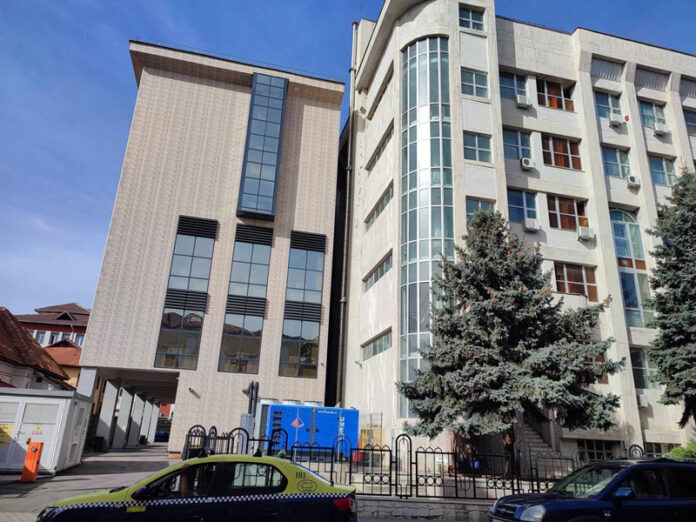 Judecata unui fost angajat de la Garda Forestieră și a unui om de afaceri, acuzați de fapte de corupție, a început cu o amânare la Tribunalul Gorj