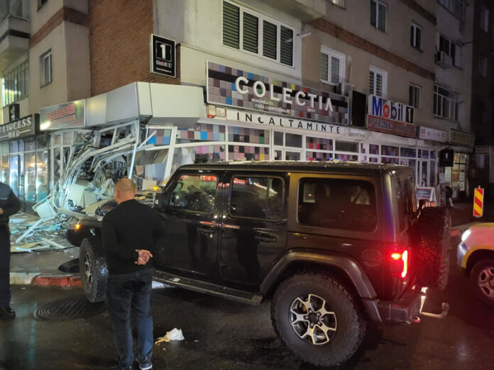 Ce pedeapsă a primit șmecherul cu Jeep care s-a urcat beat la volan și a distrus un magazin în centrul Târgu Jiului!