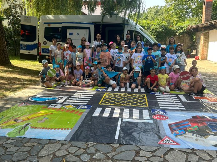 Polițiștii gorjeni, alături de elevi și în perioada vacanței