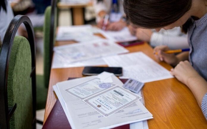 Zeci de elevi din alte județe, admiși în liceele din Gorj