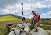 Salvatorii montani refac marcajele turistice din masivul Vâlcan