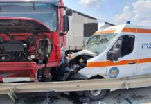 Ambulanță din Gorj, lovită pe autostradă