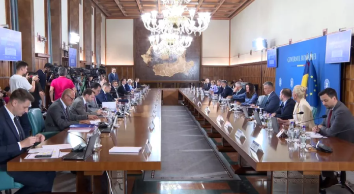 Reorganizare la stat. Câte posturi de execuție și de conducere au fost desființate