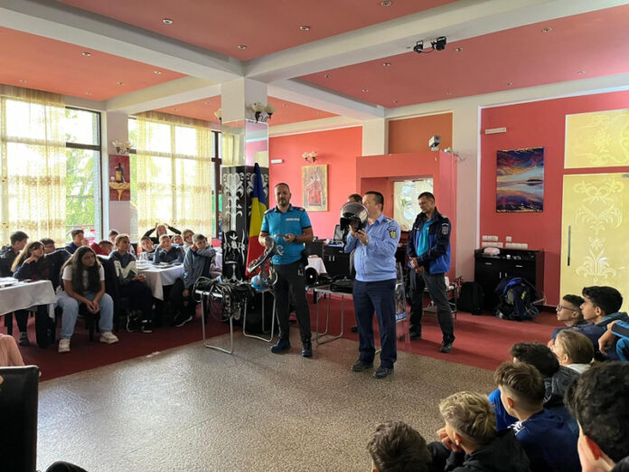 Jandarmii, vizite în taberele școlare. Ce au învățat copiii, la Rânca!